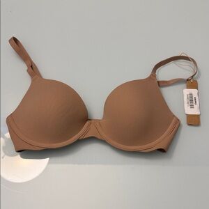 NWT SKIMS Fits Everybody T-Shirt Demi Bra